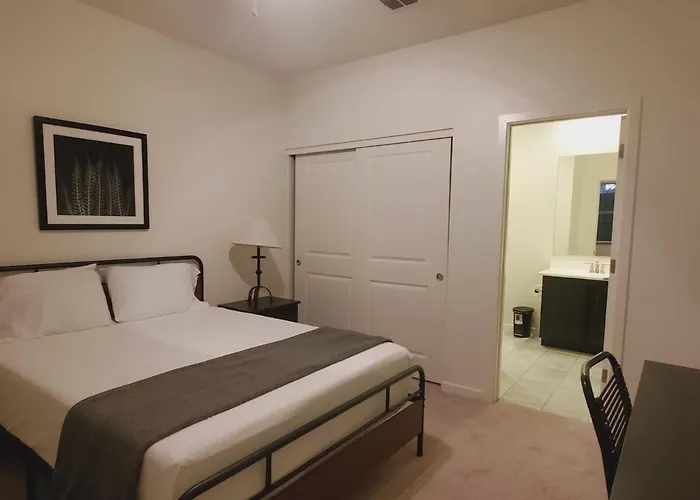 Adventure Short Term - Southgate Ave Hotel *