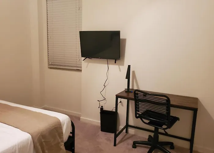 Adventure Short Term - Southgate Ave Hotel