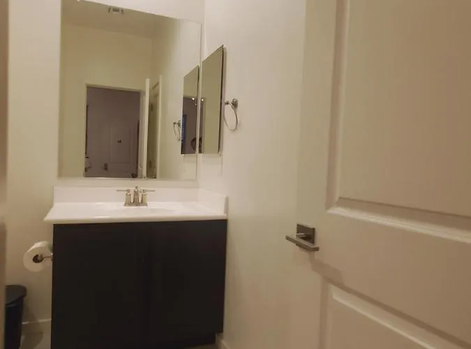 Adventure Short Term - Southgate Ave Hotel