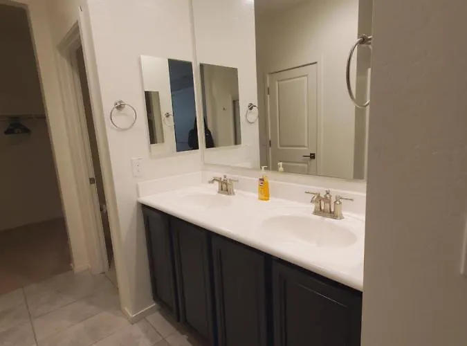 Adventure Short Term - Southgate Ave Phoenix