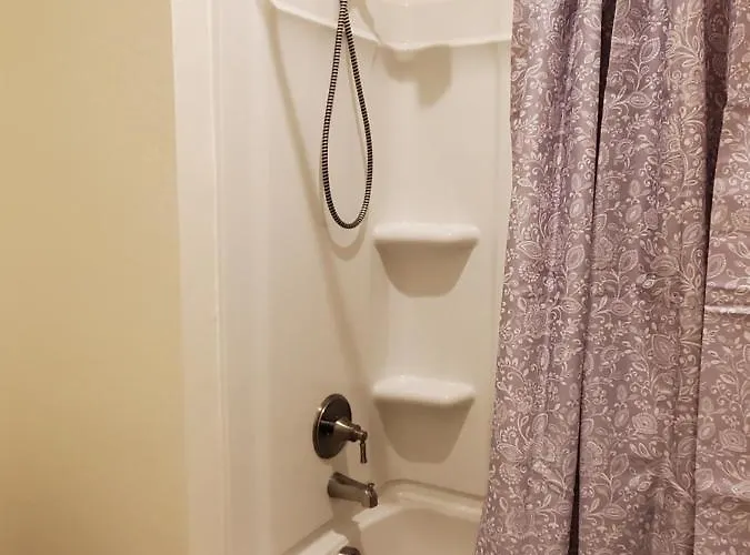 Hotel Adventure Short Term - Southgate Ave *